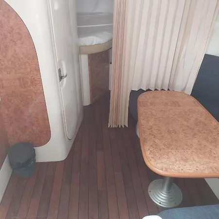 Bateau Confort 12 Metres 호텔
